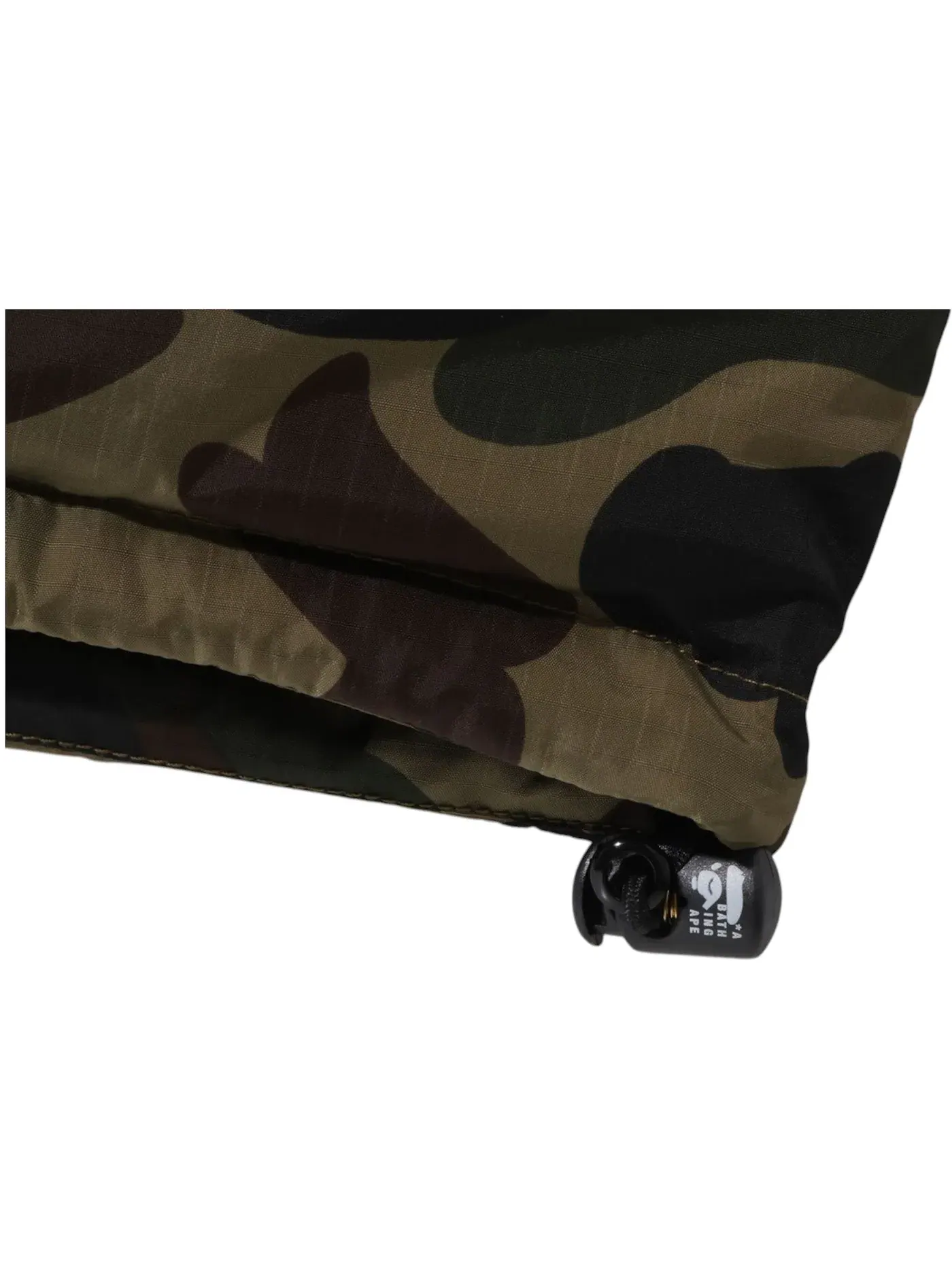 Мужская пуховая куртка с камуфляжным принтом BAPE 1st Camo Down Jacket (SS25) BAPE — изображение 2 из 2, зеленый