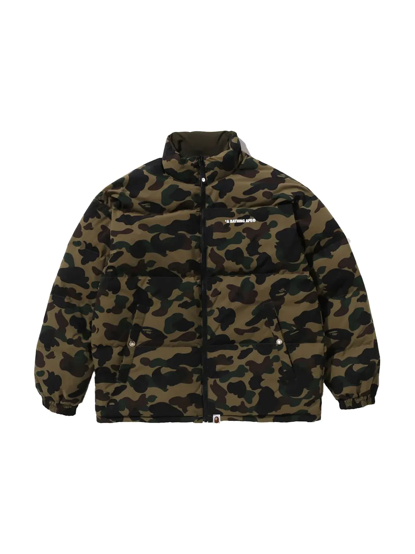 Мужская куртка с камуфляжным принтом BAPE 1st Camo Reversible Down Jacket (FW25) — изображение 1 из 2, зеленый