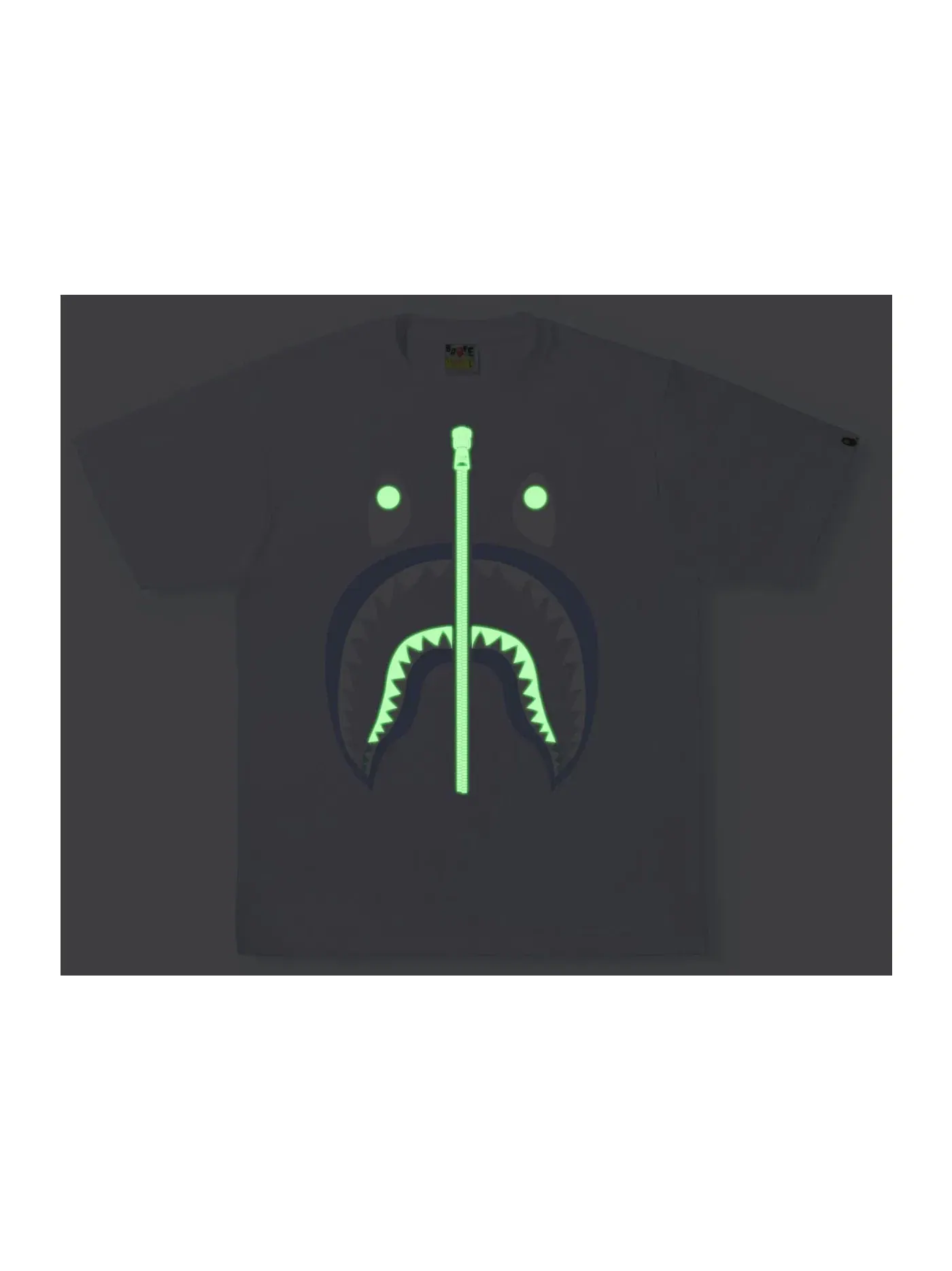 Мужская футболка с камуфляжным принтом BAPE Text Code Camo Shark Tee — изображение 2 из 2, белый
