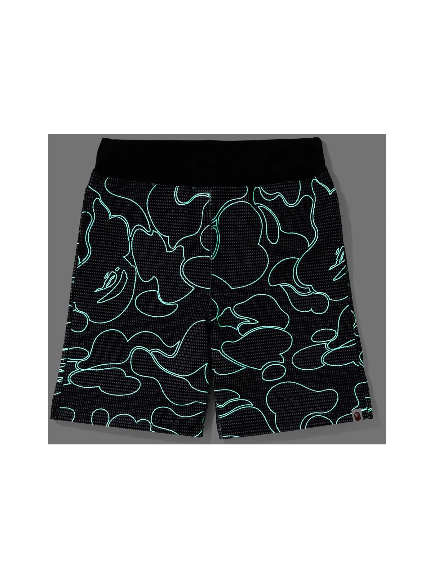 Мужские шорты с принтом BAPE Text Code Camo Shorts BAPE — изображение 3 из 3, черный