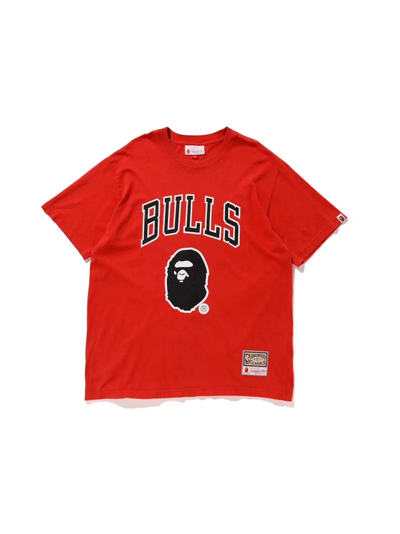 Мужская футболка с принтом BAPE x Mitchell & Ness Bulls Tee — изображение 1 из 3, красный