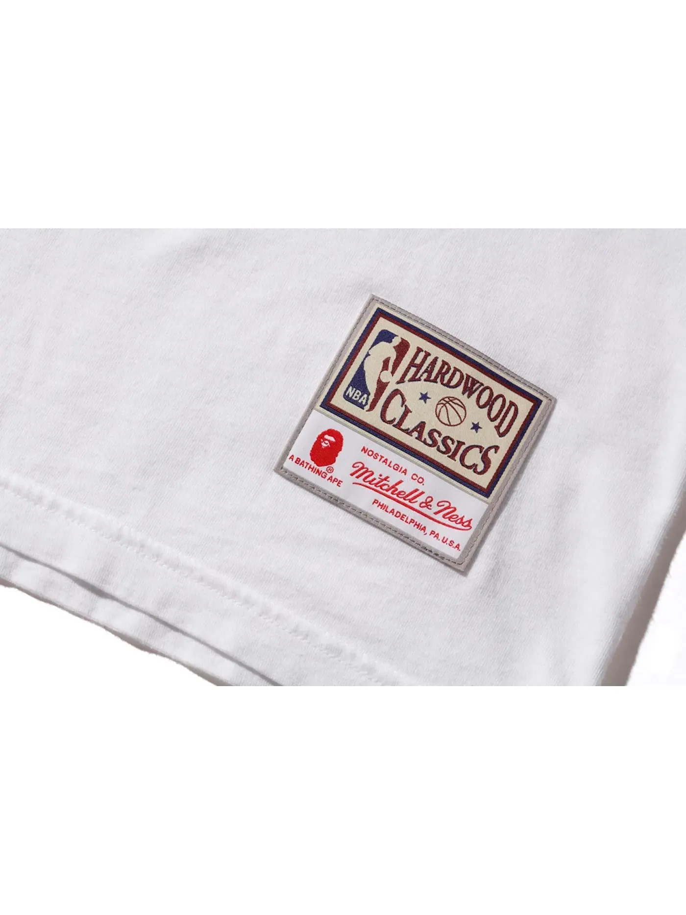 Мужская футболка с принтом BAPE x Mitchell & Ness Knicks Tee BAPE — изображение 3 из 3, белый