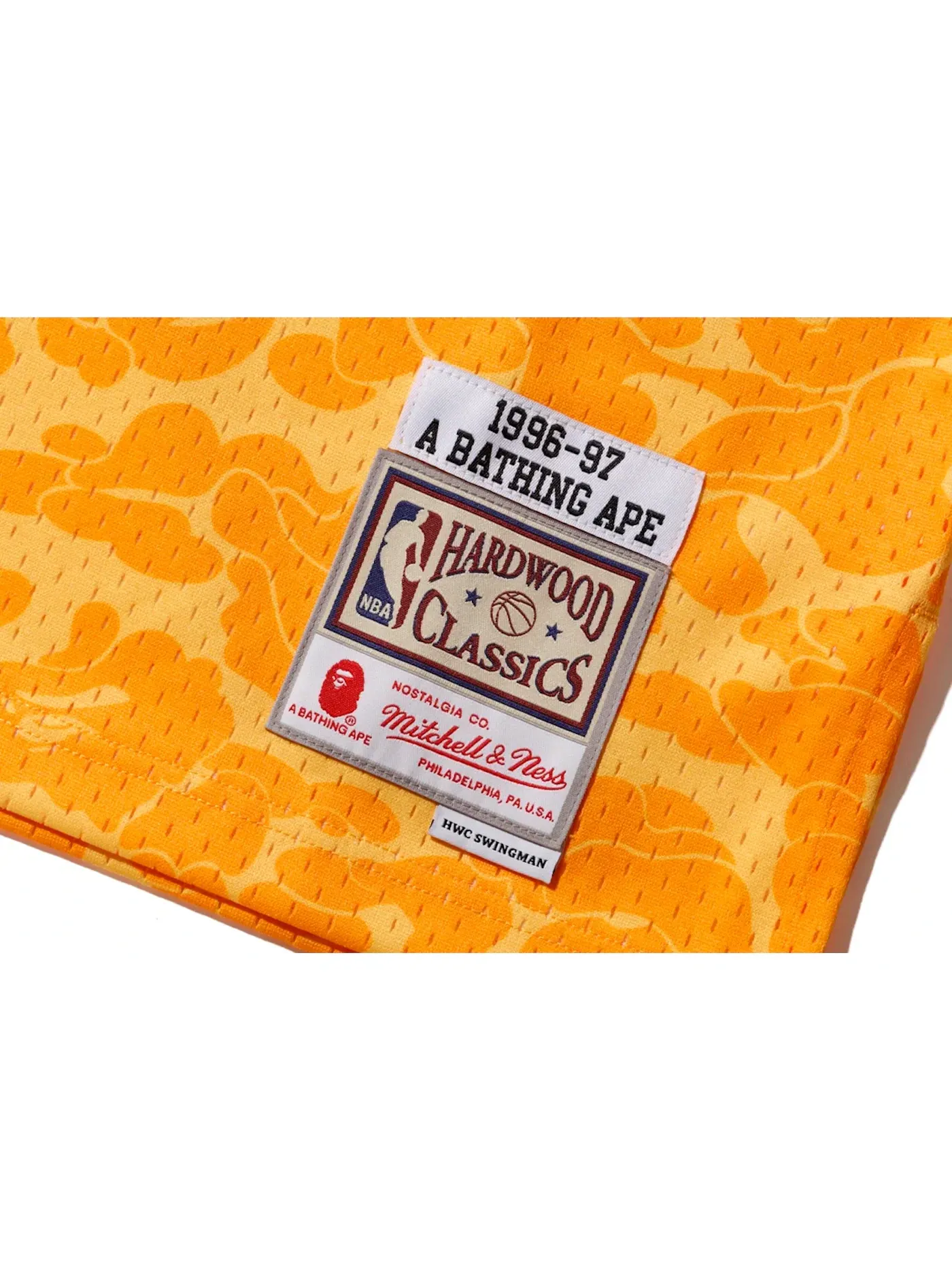 Мужская джерси с принтом BAPE x Mitchell & Ness Lakers ABC Basketball Swingman Jersey BAPE — изображение 3 из 3, желтый