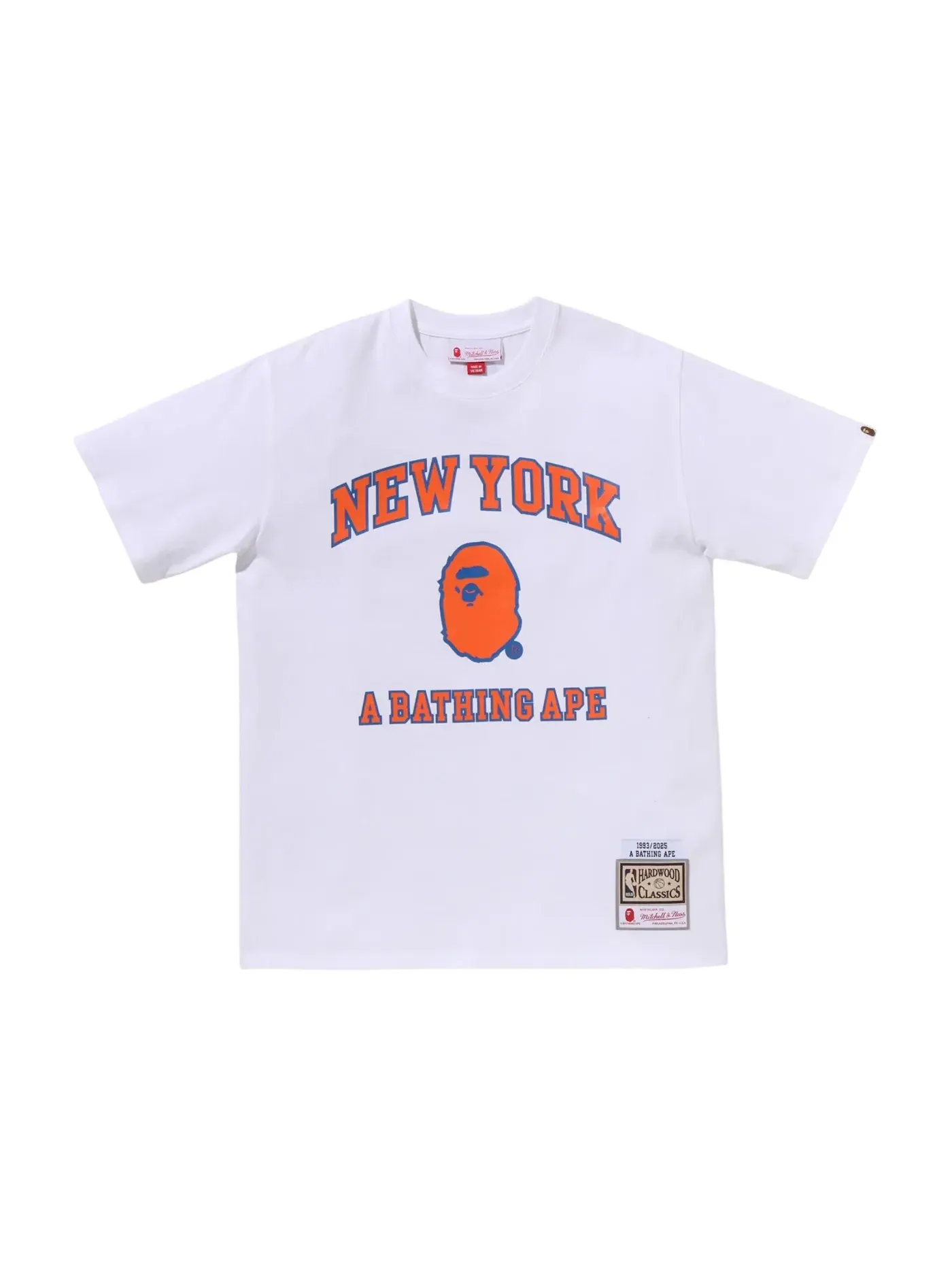 Мужская футболка с принтом BAPE x Mitchell & Ness NBA New York Knicks Tee BAPE — изображение 1 из 2, белый