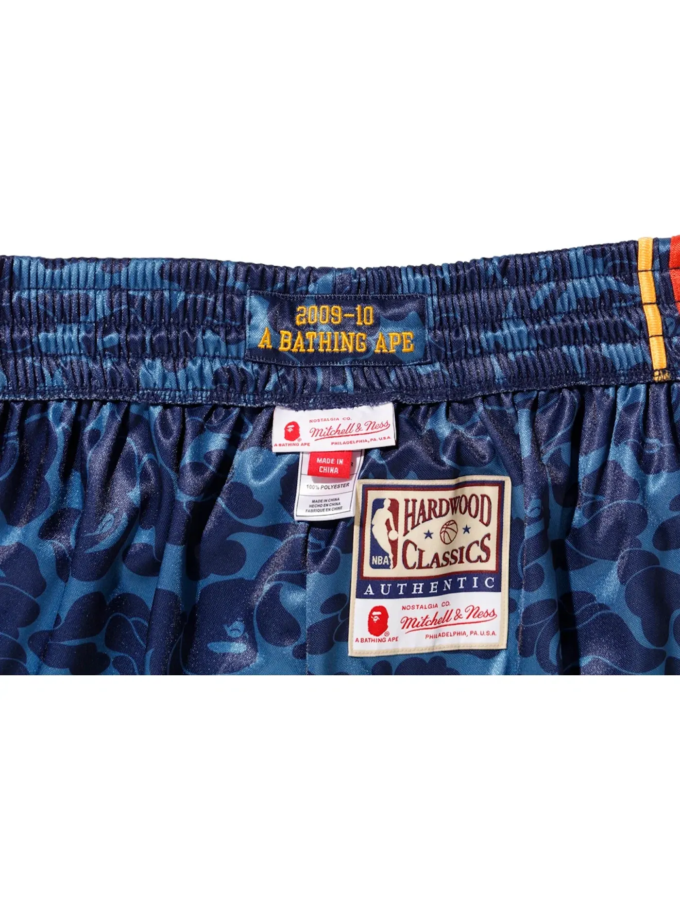 Мужские шорты с принтом BAPE x Mitchell & Ness Warriors ABC Basketball Authentic Shorts BAPE — изображение 3 из 3