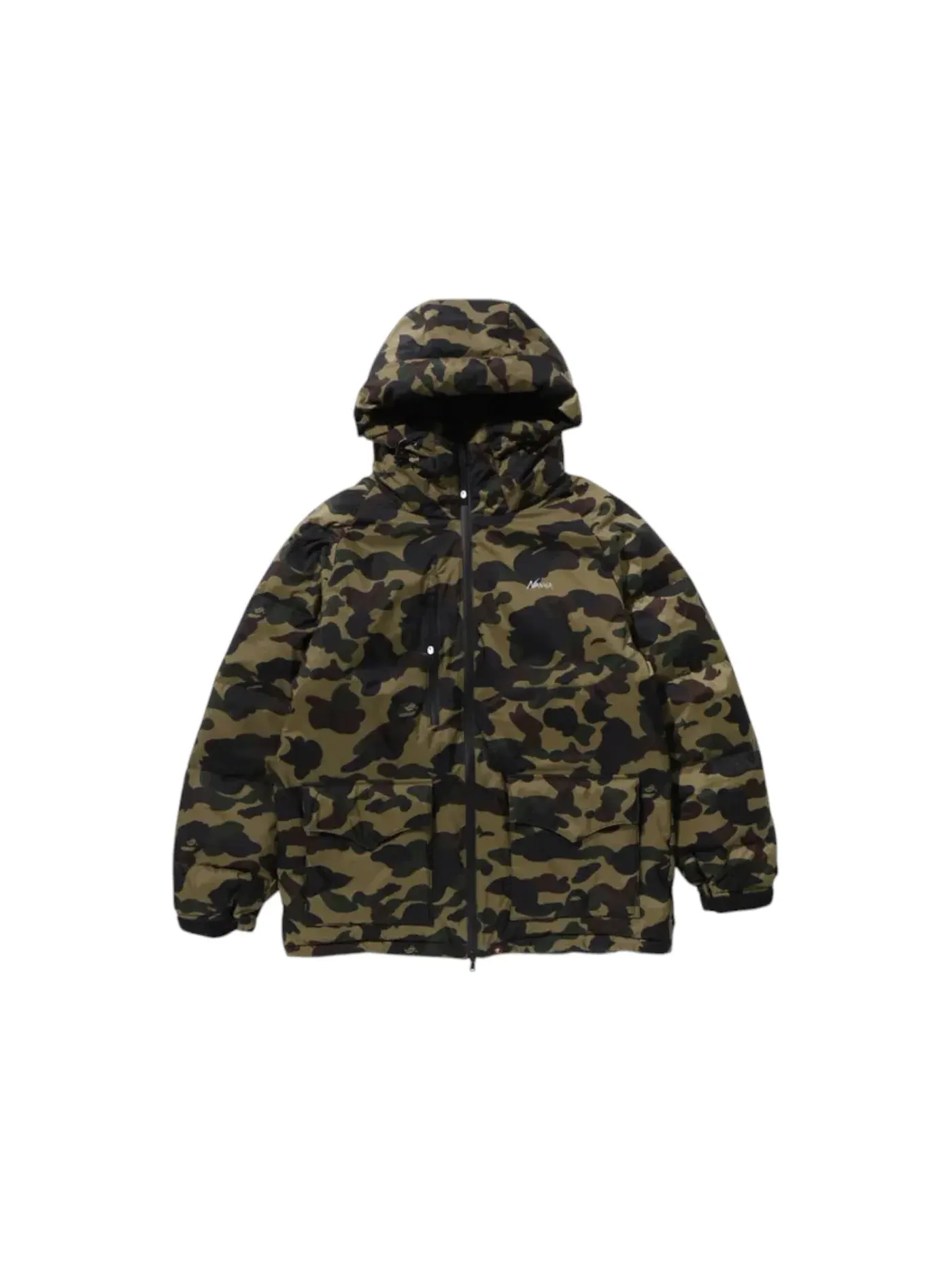 Мужская куртка с камуфляжным принтом BAPE x Nanga 1st Camo Aurora Tex Down Jacket — изображение 1 из 3, зеленый