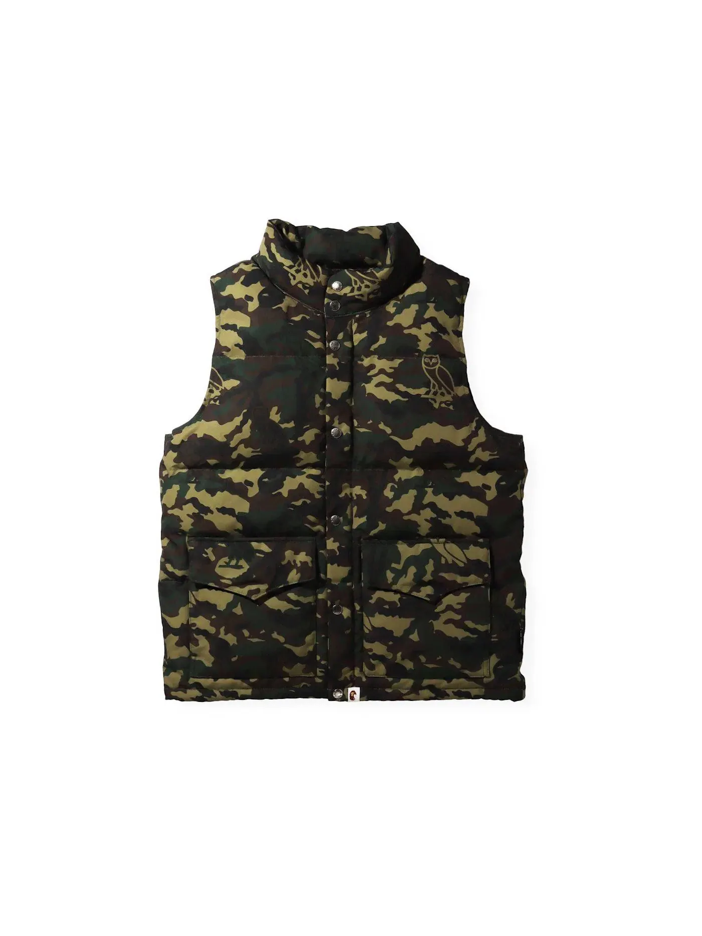 Мужской жилет с камуфляжным принтом BAPE x OVO Down Vest BAPE — изображение 1 из 2, зеленый