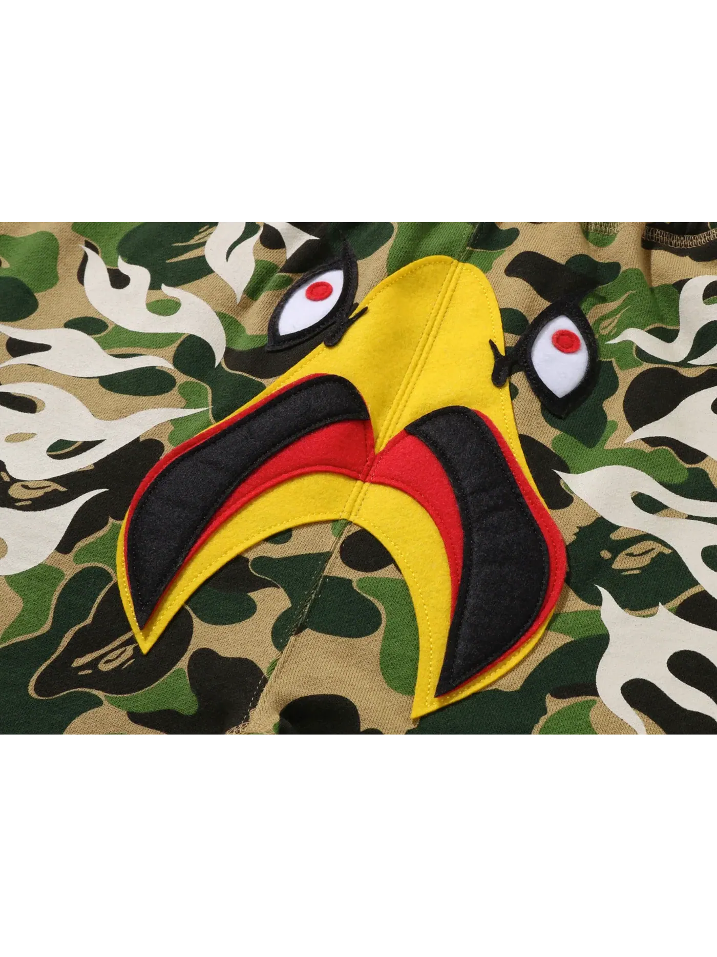 Мужские шорты с принтом BAPE x READYMADE ABC Camo Eagle Wide Sweat Shorts BAPE — изображение 2 из 2, зеленый