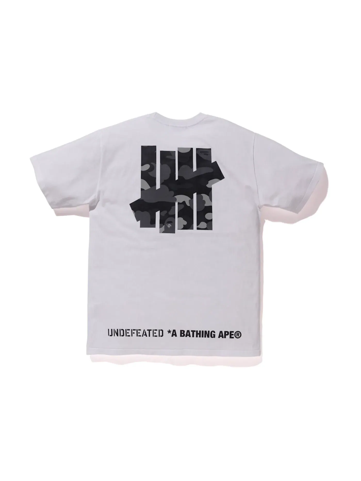 Мужская футболка с принтом BAPE x Undefeated Apehead Tee — изображение 2 из 2, белый