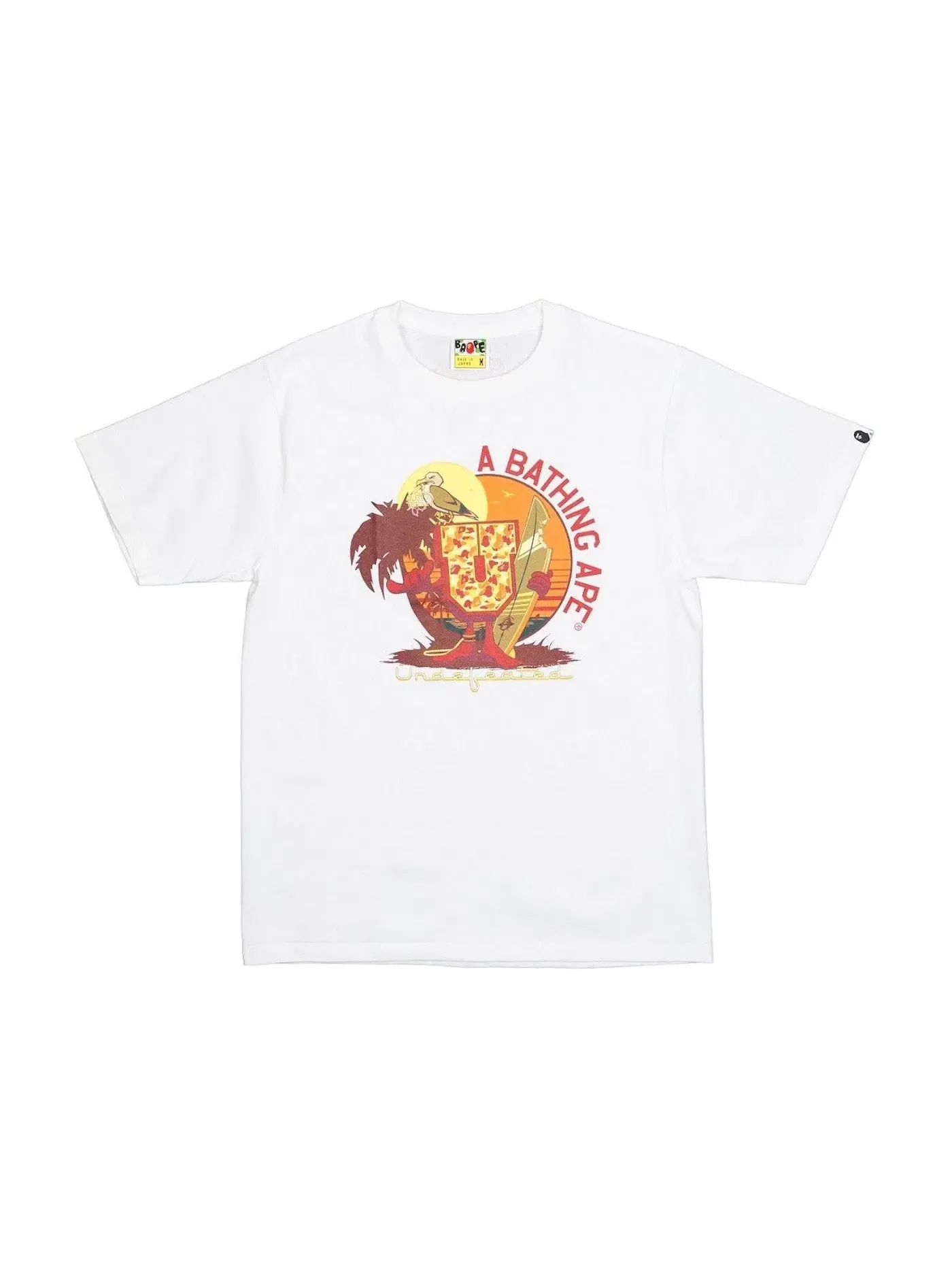 Мужская футболка с принтом BAPE x Undefeated Surfer Tee BAPE — изображение 1 из 1, белый