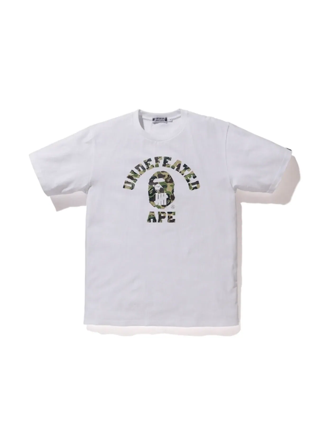 Мужская футболка с принтом BAPE X Undefeated ABC College ABC Tee BAPE — изображение 1 из 1, белый/зеленый