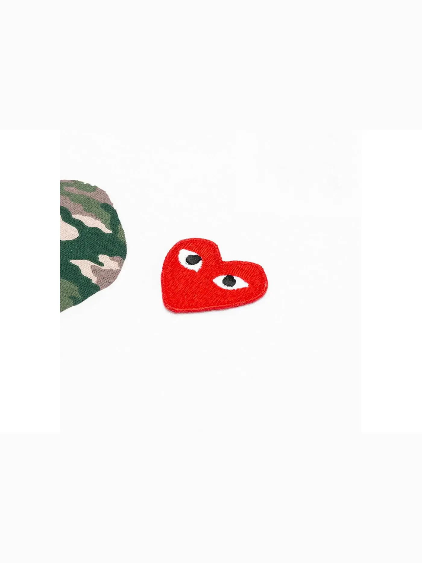 Женская футболка с принтом Camouflage Double Heart Comme des Garcons PLAY — изображение 2 из 2, белый