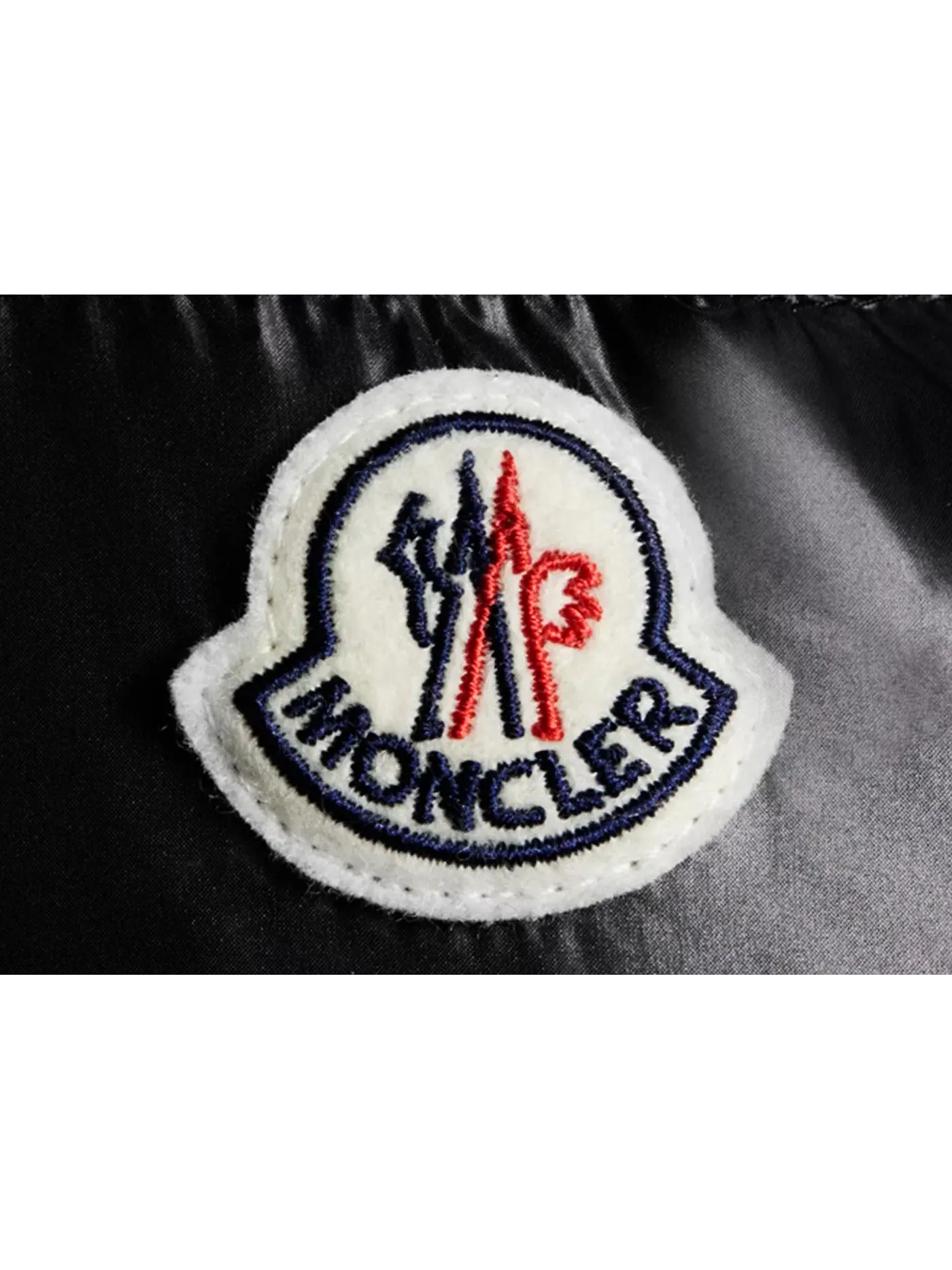Женская короткая пуховая куртка Moncler — изображение 3 из 5, черный