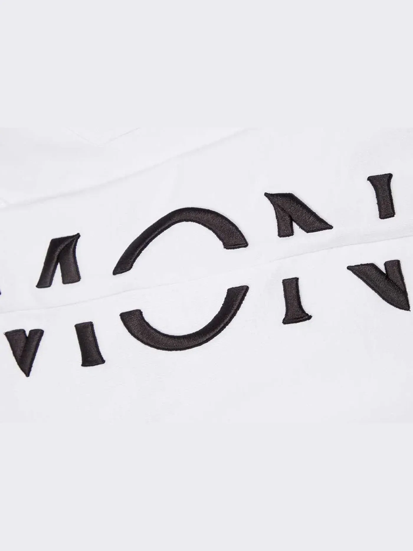 Мужские спортивные штаны с вышитым логотипом Moncler — изображение 3 из 3, белый