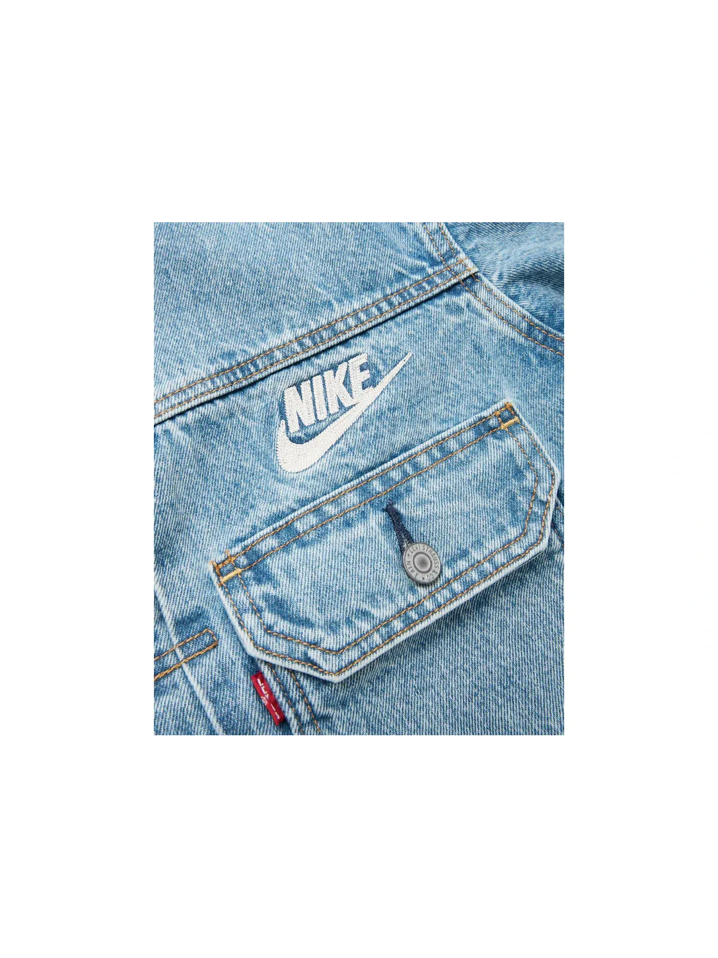 Мужская джинсовая куртка с немного свободным кроем Nike x Levis Trucker Jacket Denim — изображение 3 из 6, джинсовый синий