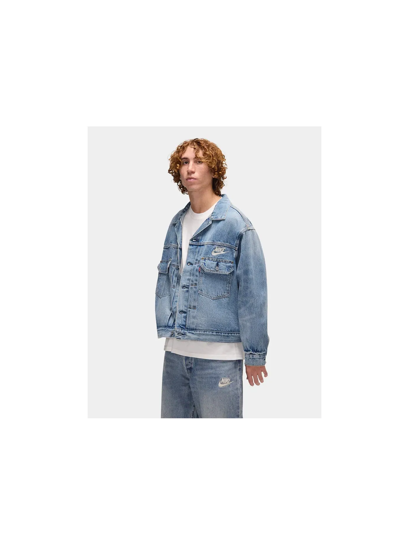 Мужская джинсовая куртка с немного свободным кроем Nike x Levis Trucker Jacket Denim — изображение 4 из 6, джинсовый синий