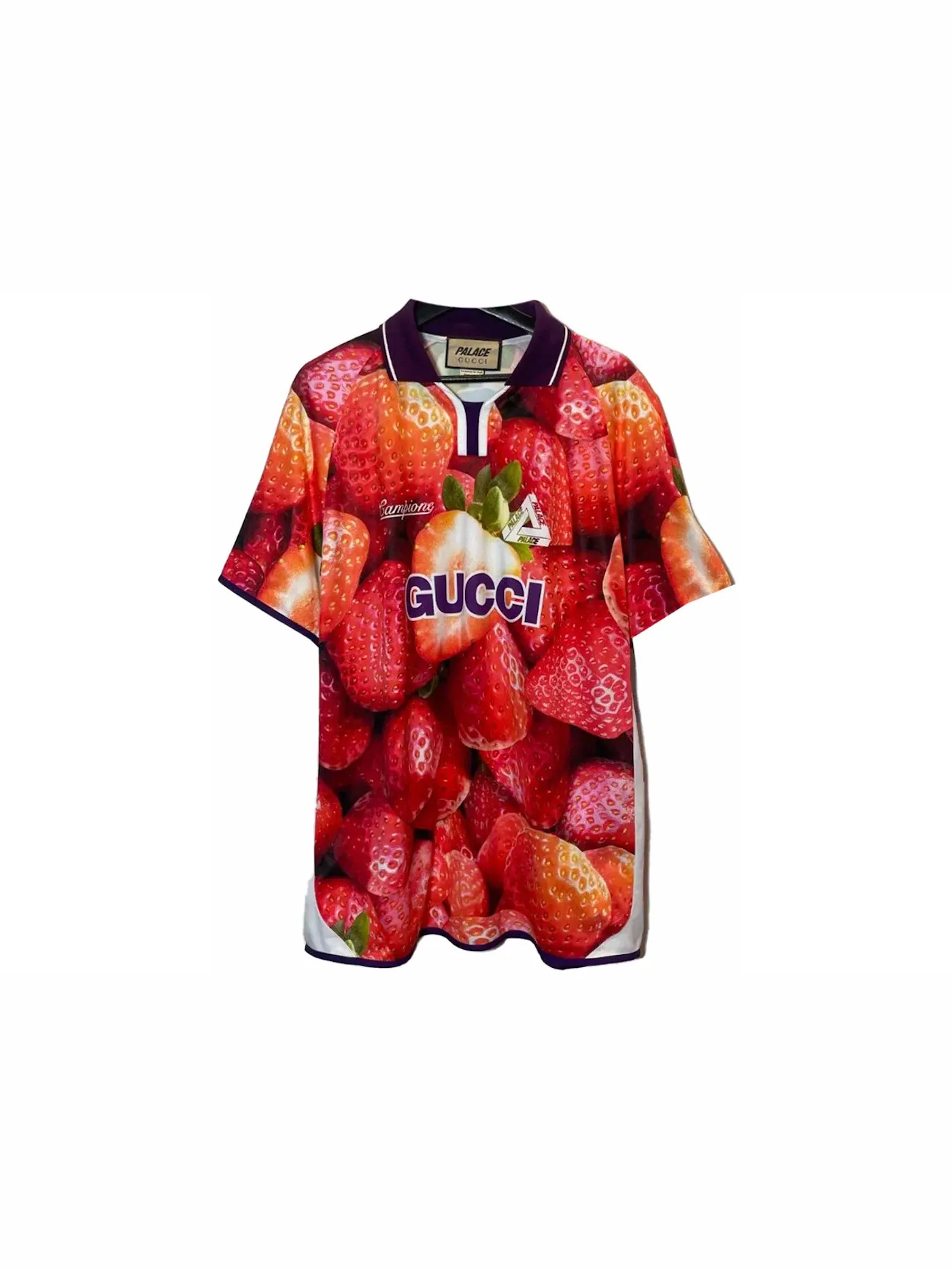 Мужская футболка с принтом Palace x Gucci Strawberry Print Technical Jersey Football T-shirt — изображение 1 из 2, красный