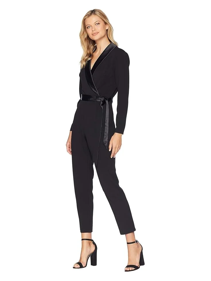 Комбинезон Adrianna Papell Knit Crepe Wrap Top Jumpsuit withs, Slim Pants, and Stretch Charmeuse Collar — изображение 2 из 4