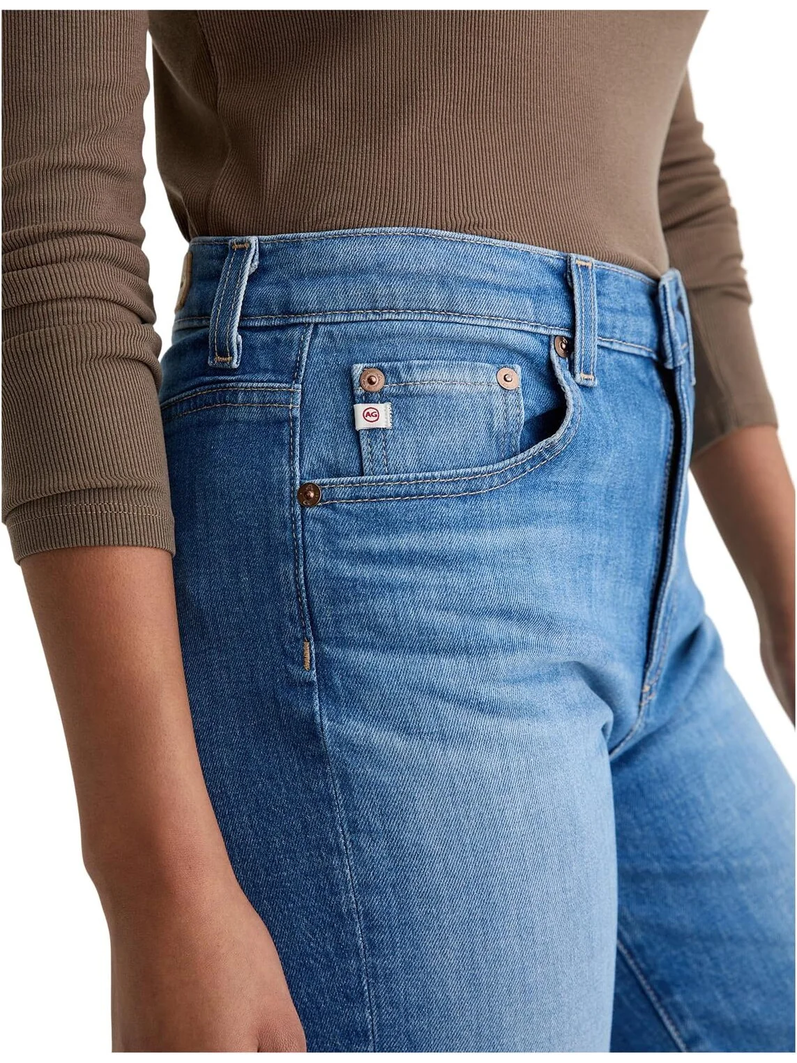 Джинсы AG Jeans Brinley Mid Rise Straight In 13 Years Allure, цвет 13 Years Allure — изображение 4 из 5