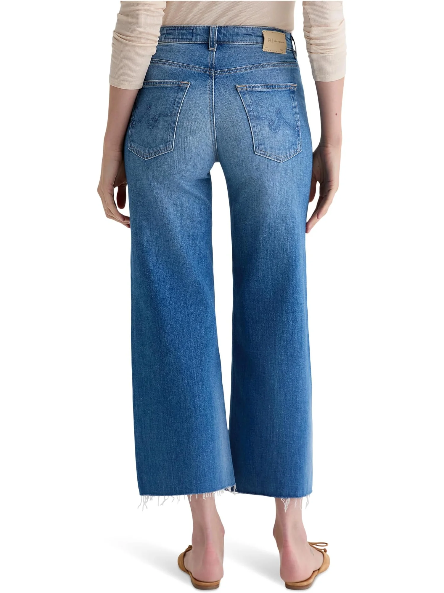 Джинсы AG Jeans Saige Mid Rise Wide Leg Crop In 13 Years Allure, цвет 13 Years Allure — изображение 3 из 5