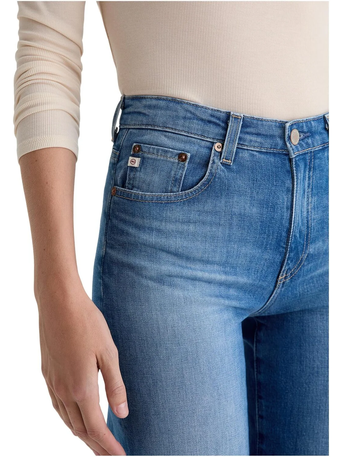 Джинсы AG Jeans Saige Mid Rise Wide Leg Crop In 13 Years Allure, цвет 13 Years Allure — изображение 4 из 5