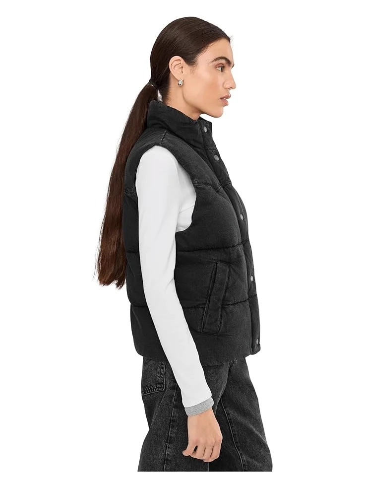 Женская джинсовая пуховик-жилет Levi's Denim Puffer — изображение 3 из 5, черный