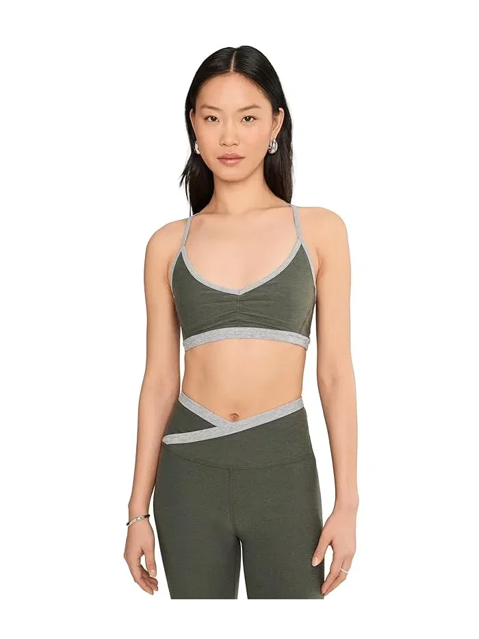 Бюстгальтер Spacedye Outlines Strappy Bra Beyond Yoga — изображение 1 из 5, дымчато-зеленый