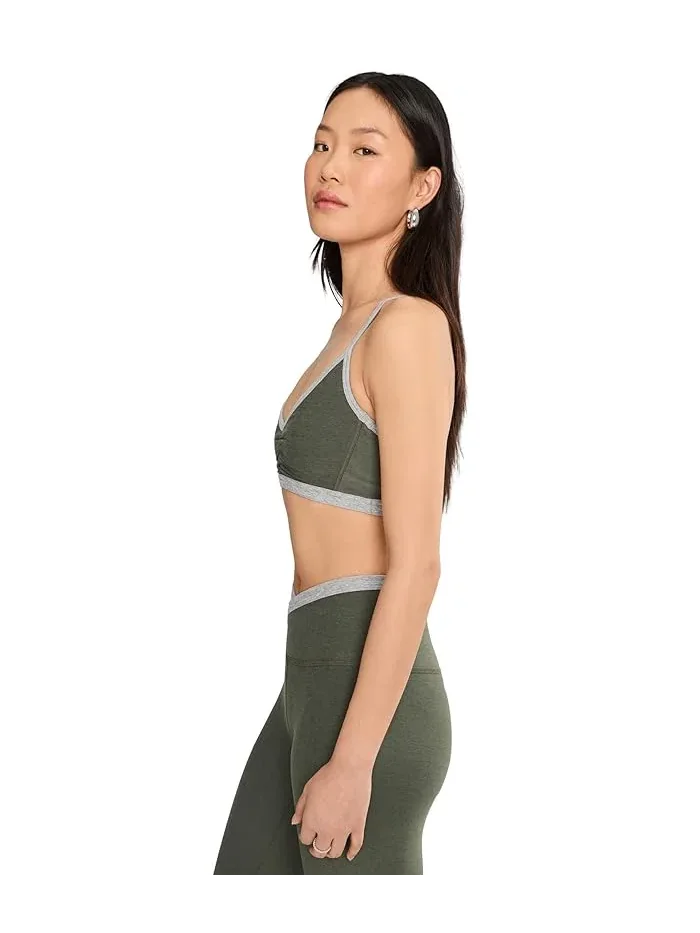 Бюстгальтер Spacedye Outlines Strappy Bra Beyond Yoga — изображение 3 из 5, дымчато-зеленый