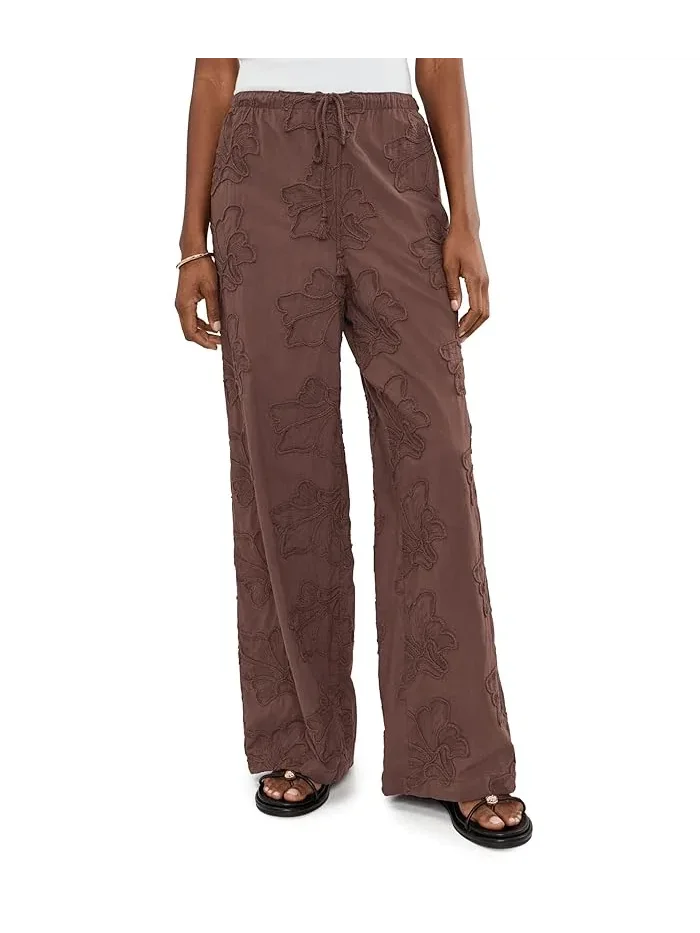Брюки прямого кроя с цветочной вышивкой Pull On Straight Leg Pants Vince Camuto — изображение 1 из 5