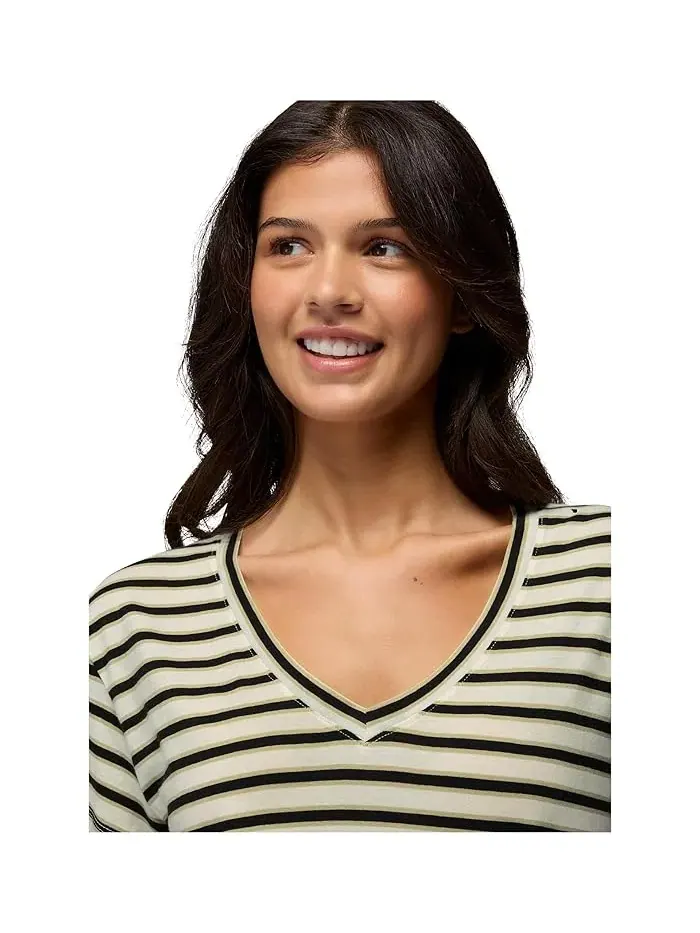 Футболка с V-образным вырезом Everyday V-neck Tee Prana — изображение 4 из 4, белый