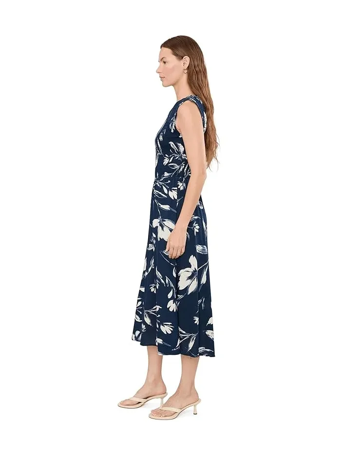 Платье миди с цветочным принтом Sleeveless Smocked Floral Midi Calvin Klein — изображение 3 из 5, индиго мульти