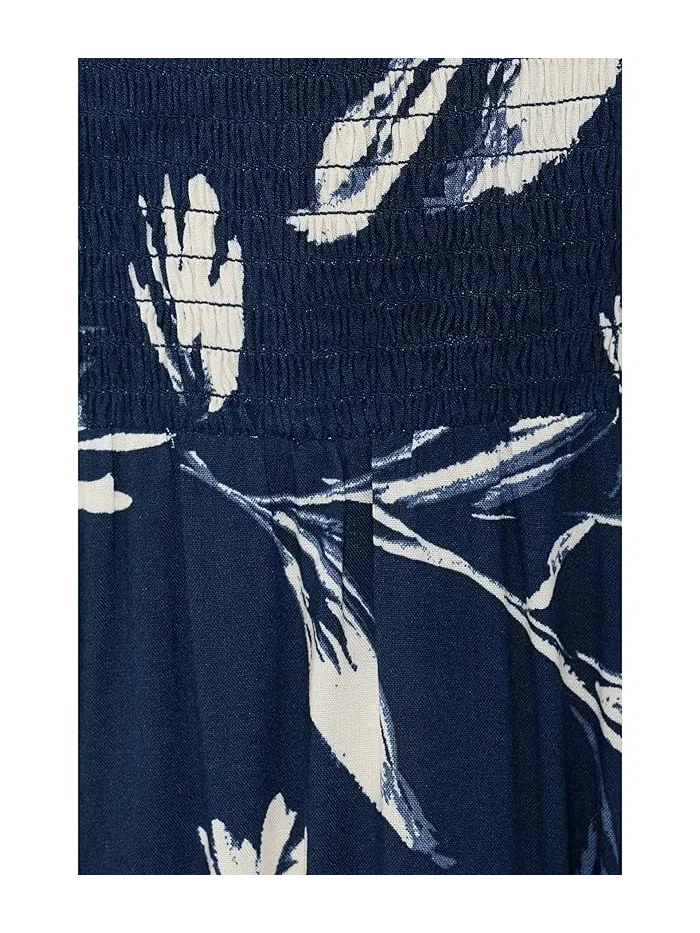 Платье миди с цветочным принтом Sleeveless Smocked Floral Midi Calvin Klein — изображение 5 из 5, индиго мульти