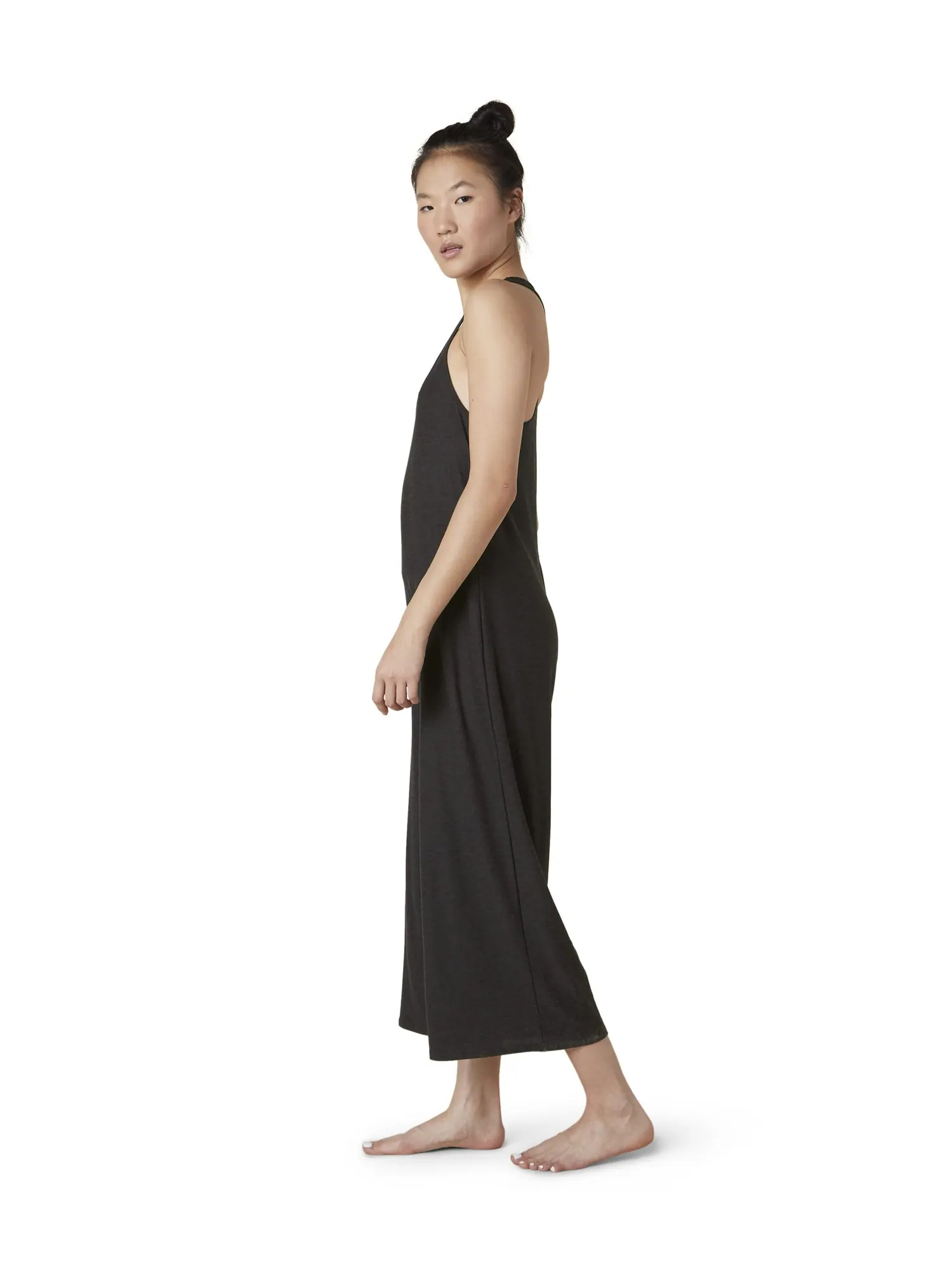 Комбинезон Beyond Yoga Featherweight Hang Loose Sleep Jumpsuit — изображение 2 из 3, самая темная ночь