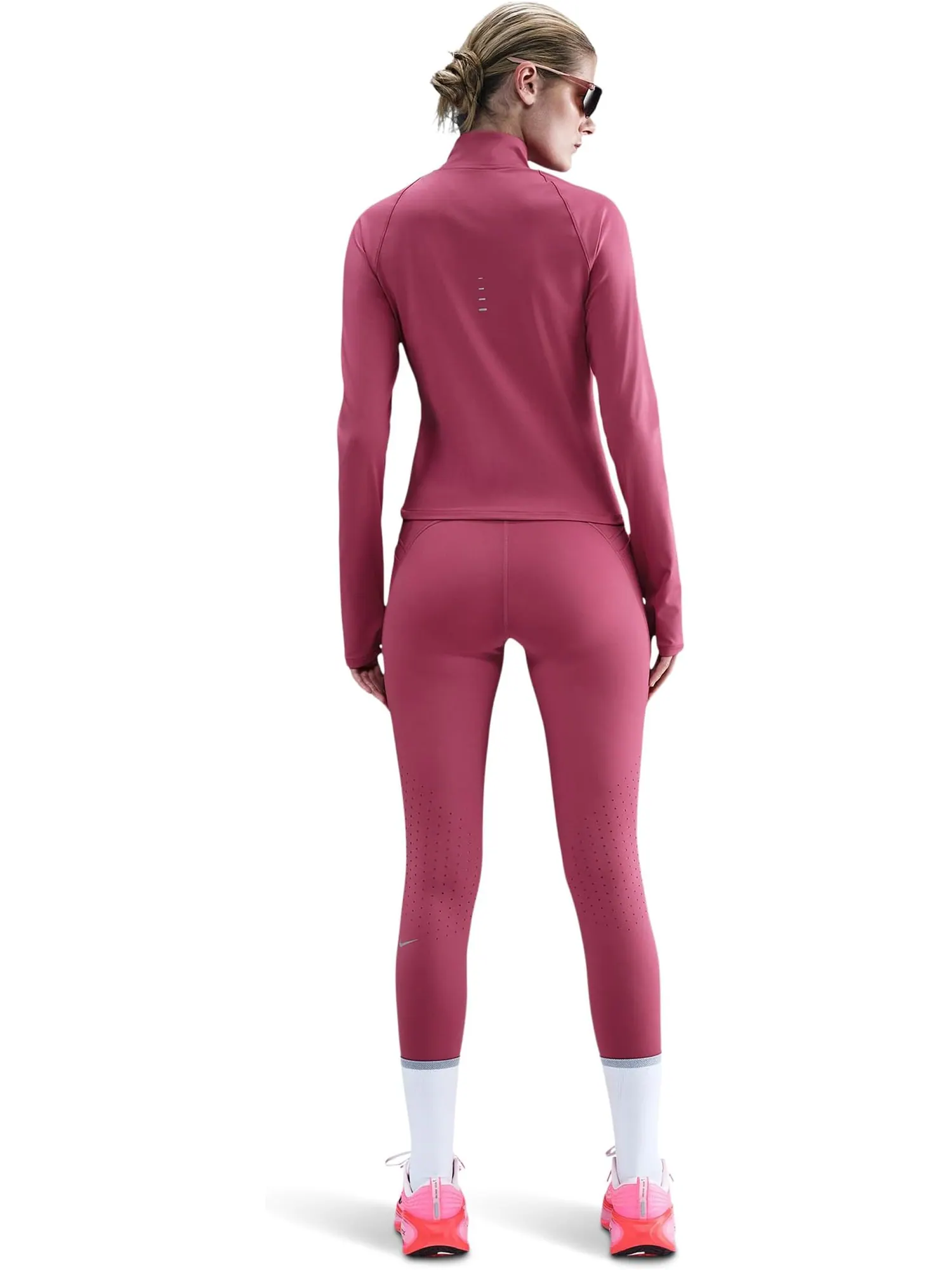 Женские беговые леггинсы Dri-FIT Swift с высокой талией, длиной 7/8 и карманами Nike — изображение 2 из 4, серебристый