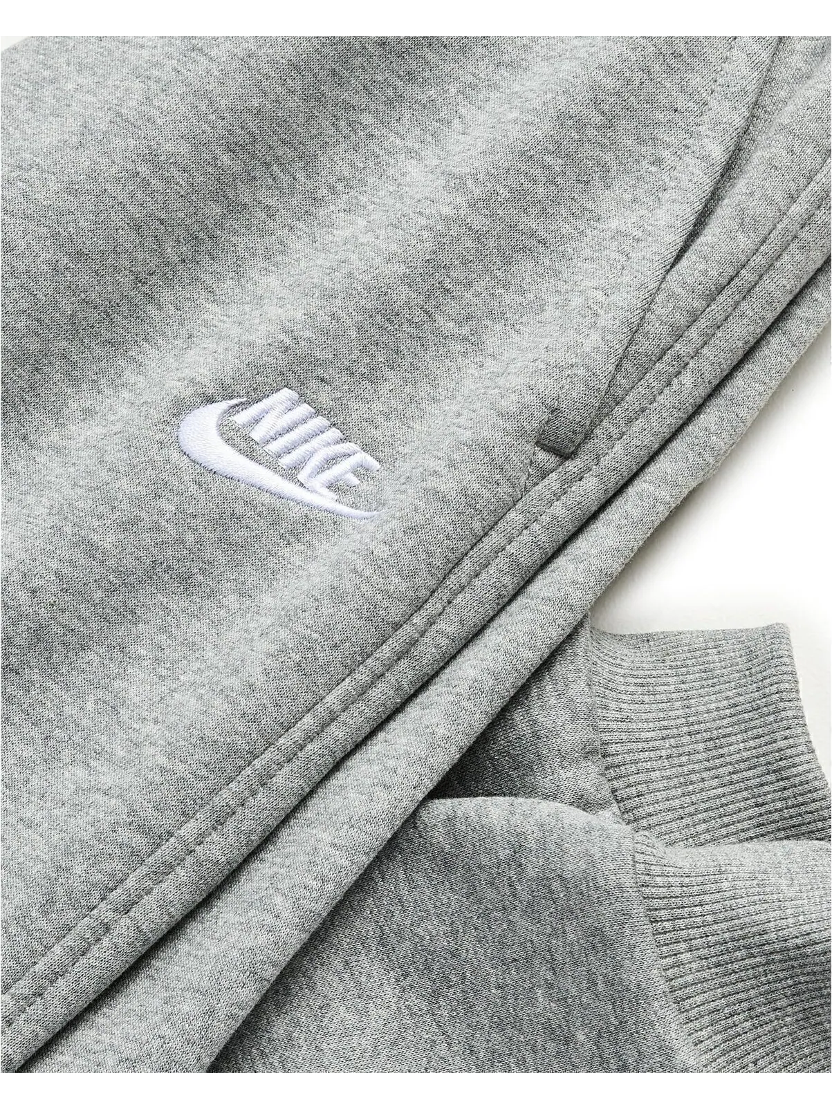 Брюки Nike Kids Sportswear Club Fleece Joggers — изображение 3 из 3, темный серый/серый/белый