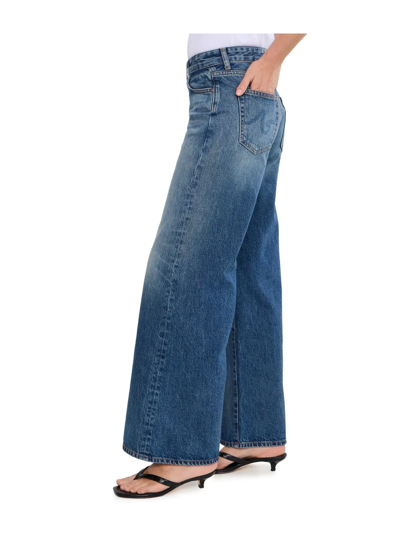 Джинсы Saige Mid-Rise Wide Leg in Nostalgia Ag Jeans — изображение 3 из 5, бежевый