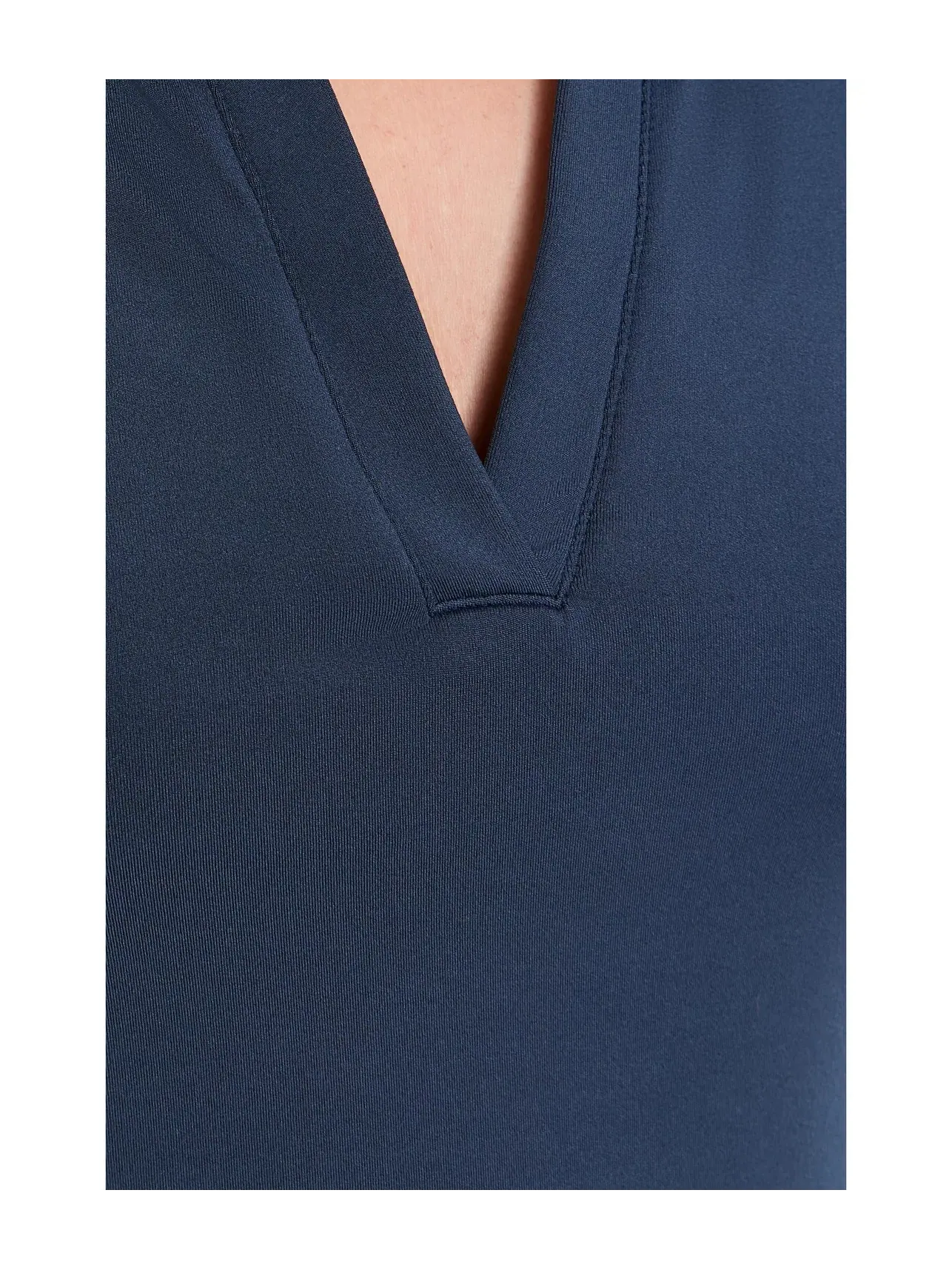 Поло спортивное с V-образным вырезом Sport Active V-Neck Polo Beyond Yoga — изображение 5 из 5, темно-синий