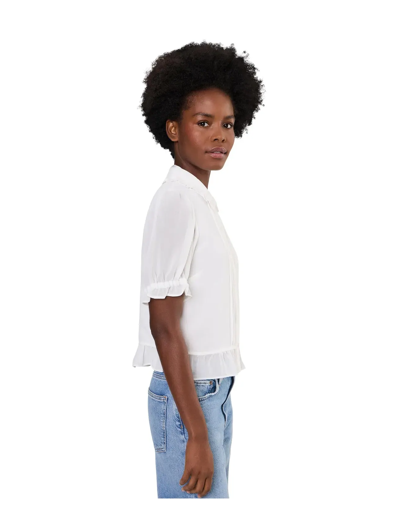 Топ-кроп на пуговицах с воротником-рюшем и защипами Cropped Buttoned Top with Ruffle Collar and Pintucks Cece, слоновая кость