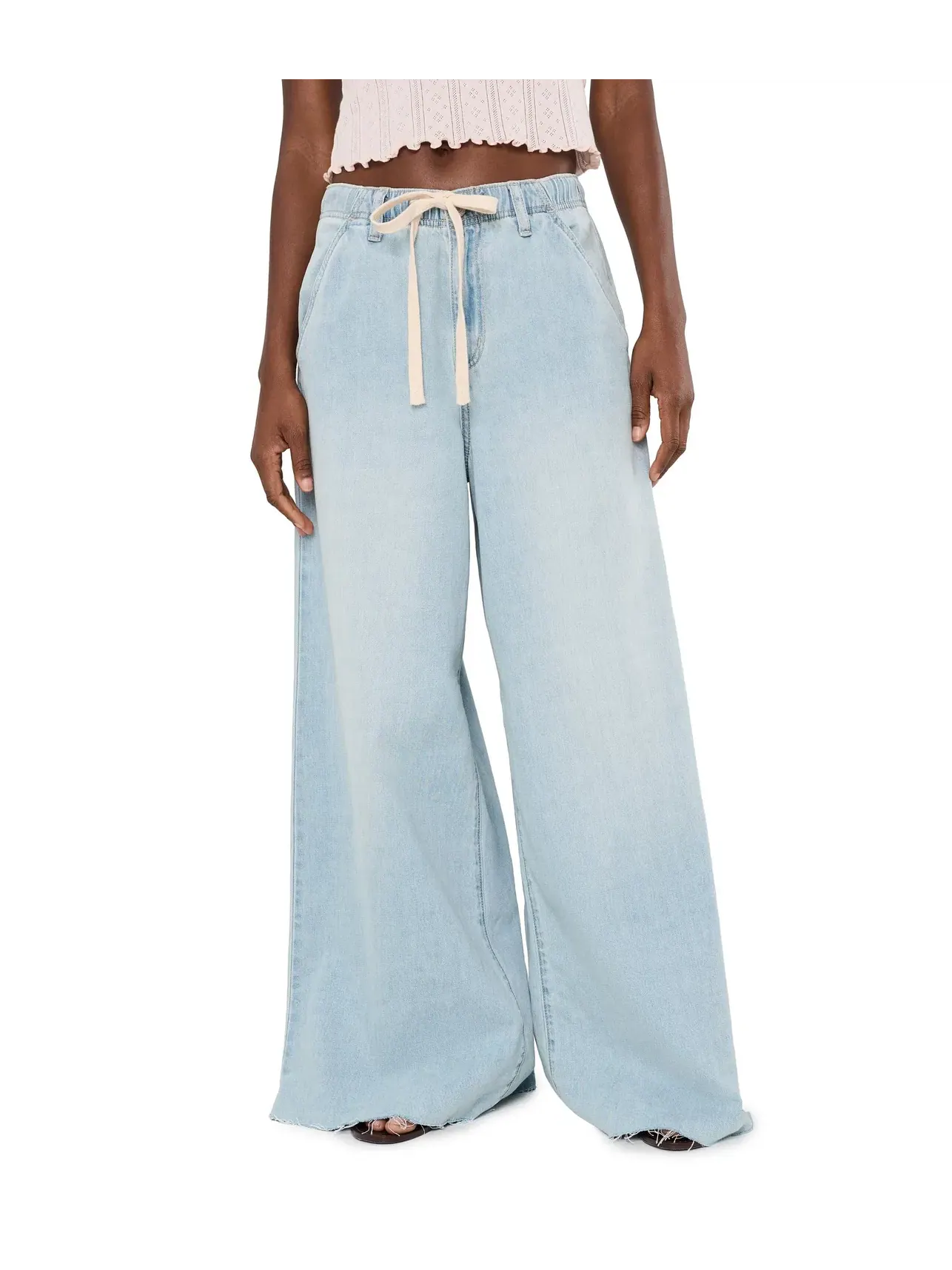 Джинсы широкие на резинке Cabana Wide Leg Pull-On in Charmed Daze — изображение 1 из 5, чарм