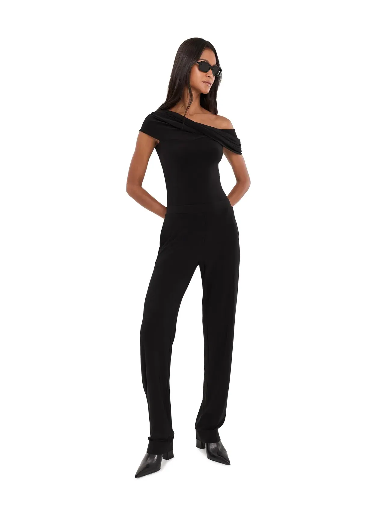 Боди без рукавов с капюшоном и драпированной горловиной Sleeveless Cowl Neck Hooded Bodysuit Norma Kamali, черный