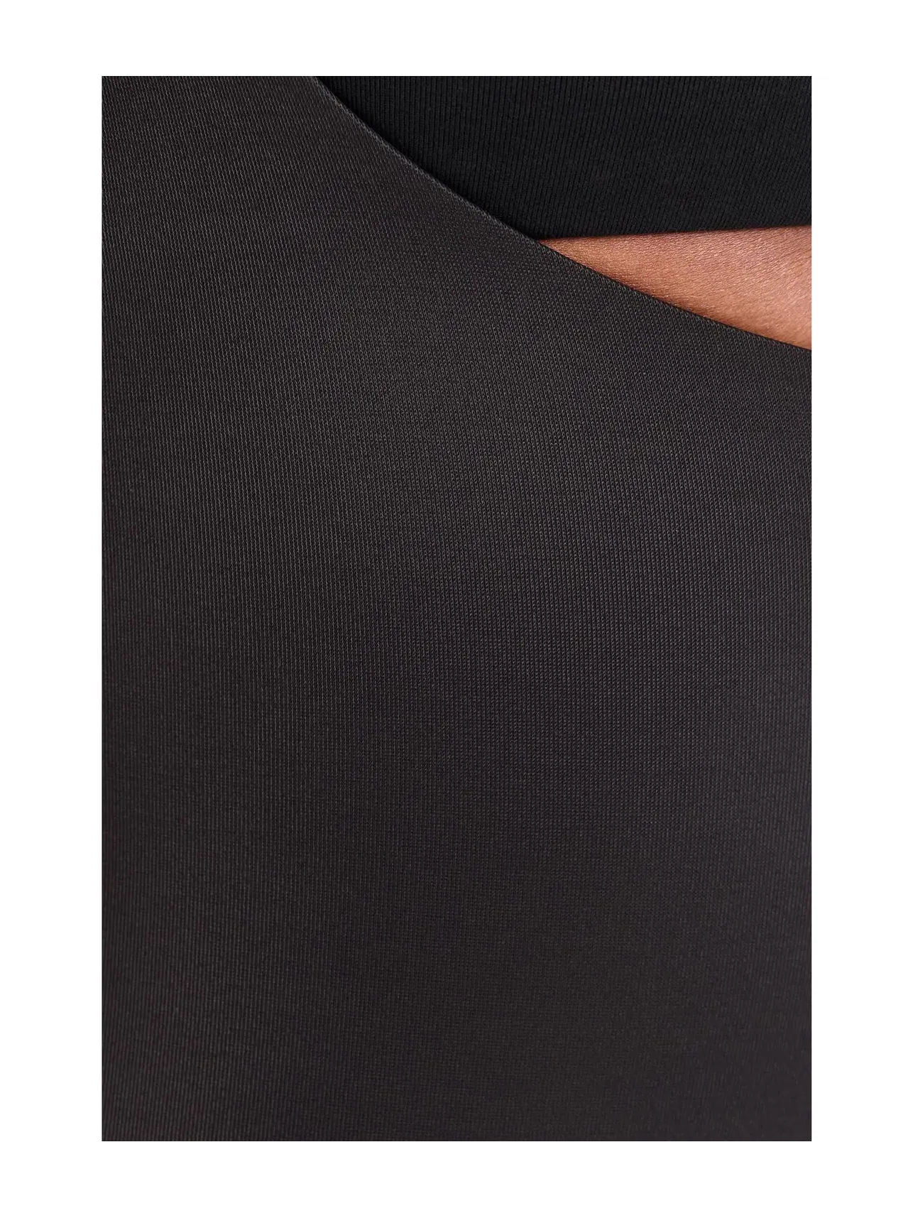 Утягивающее боди с открытой чашкой Shape Away Open-Bust Shaping Bodysuit Tc — изображение 4 из 4, черный