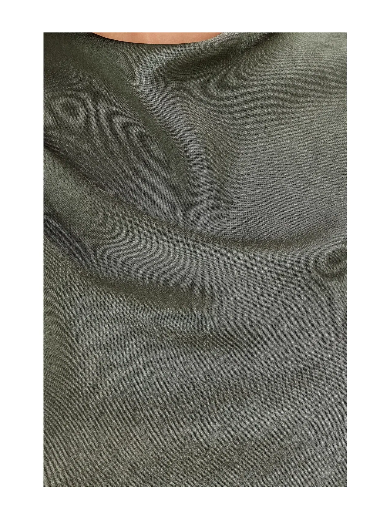 Лонгслив с драпированной горловиной Draped Cowl Neck Long Sleeve Vince — изображение 5 из 5, оливковый