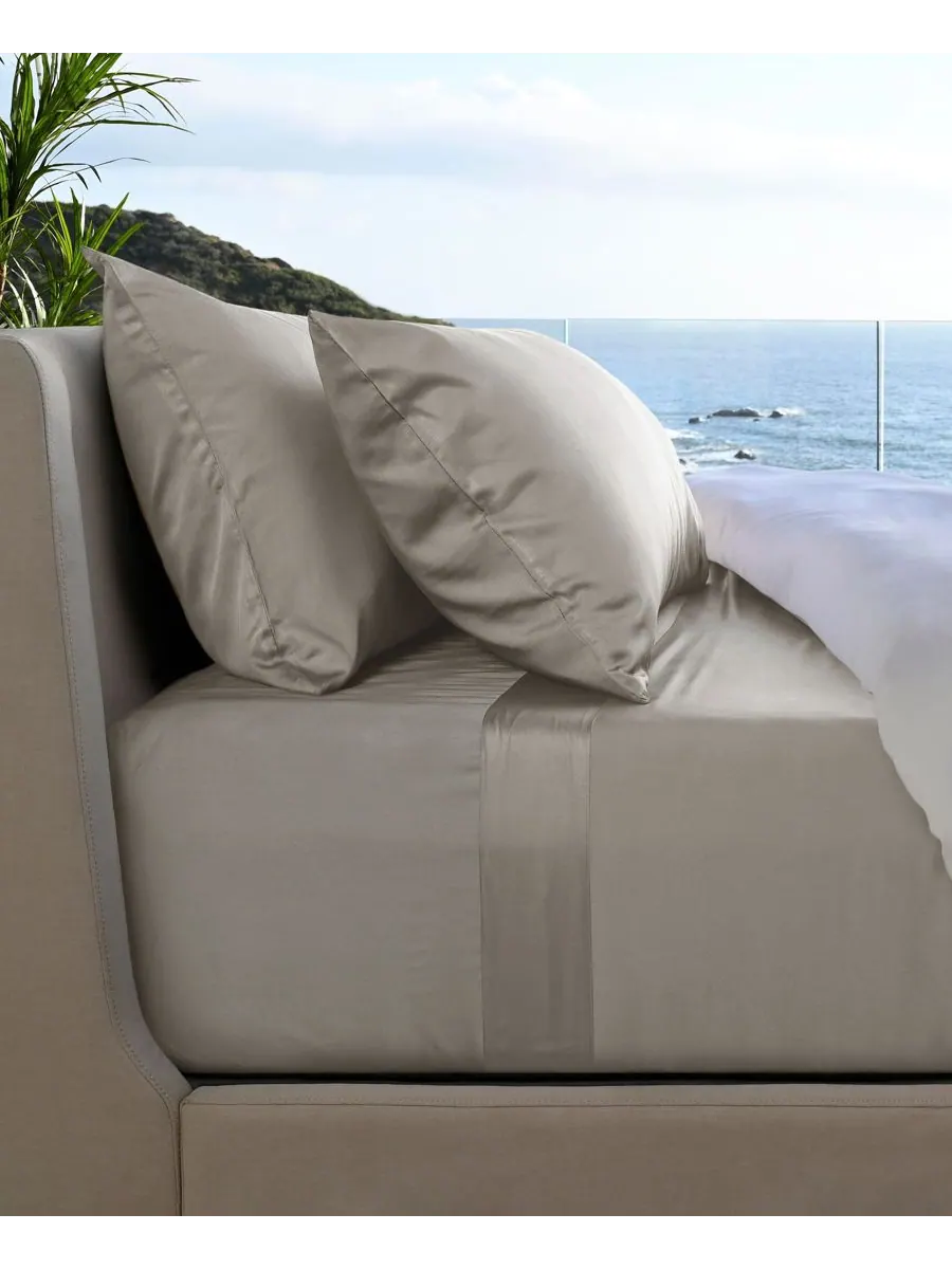 Комплект постельного белья Resort Sateen из терморегулирующей вискозы, 4 предмета Cariloha — серый