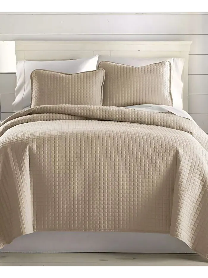 Большой однотонный комплект из трех предметов: стеганое одеяло и накидка Southshore Fine Linens