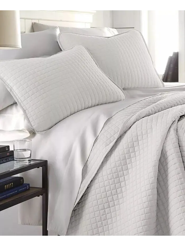 Большой однотонный комплект из трех предметов: стеганое одеяло и накидка Southshore Fine Linens