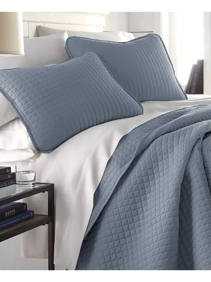 Большой однотонный комплект из трех предметов: стеганое одеяло и накидка Southshore Fine Linens