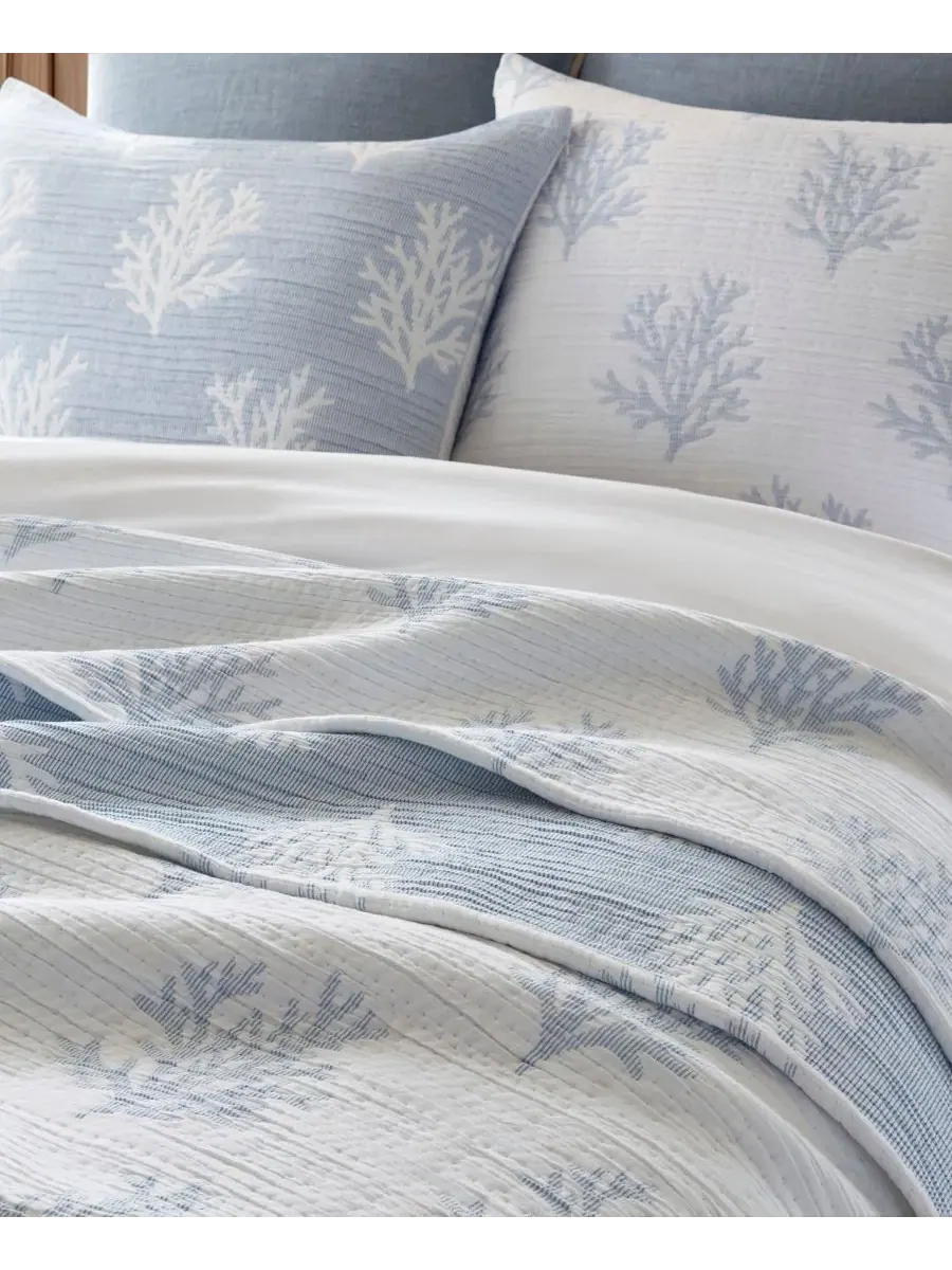 Набор стеганых покрывал Mia Coral Jacquard Reversible Harbor House — изображение 4 из 12, синий