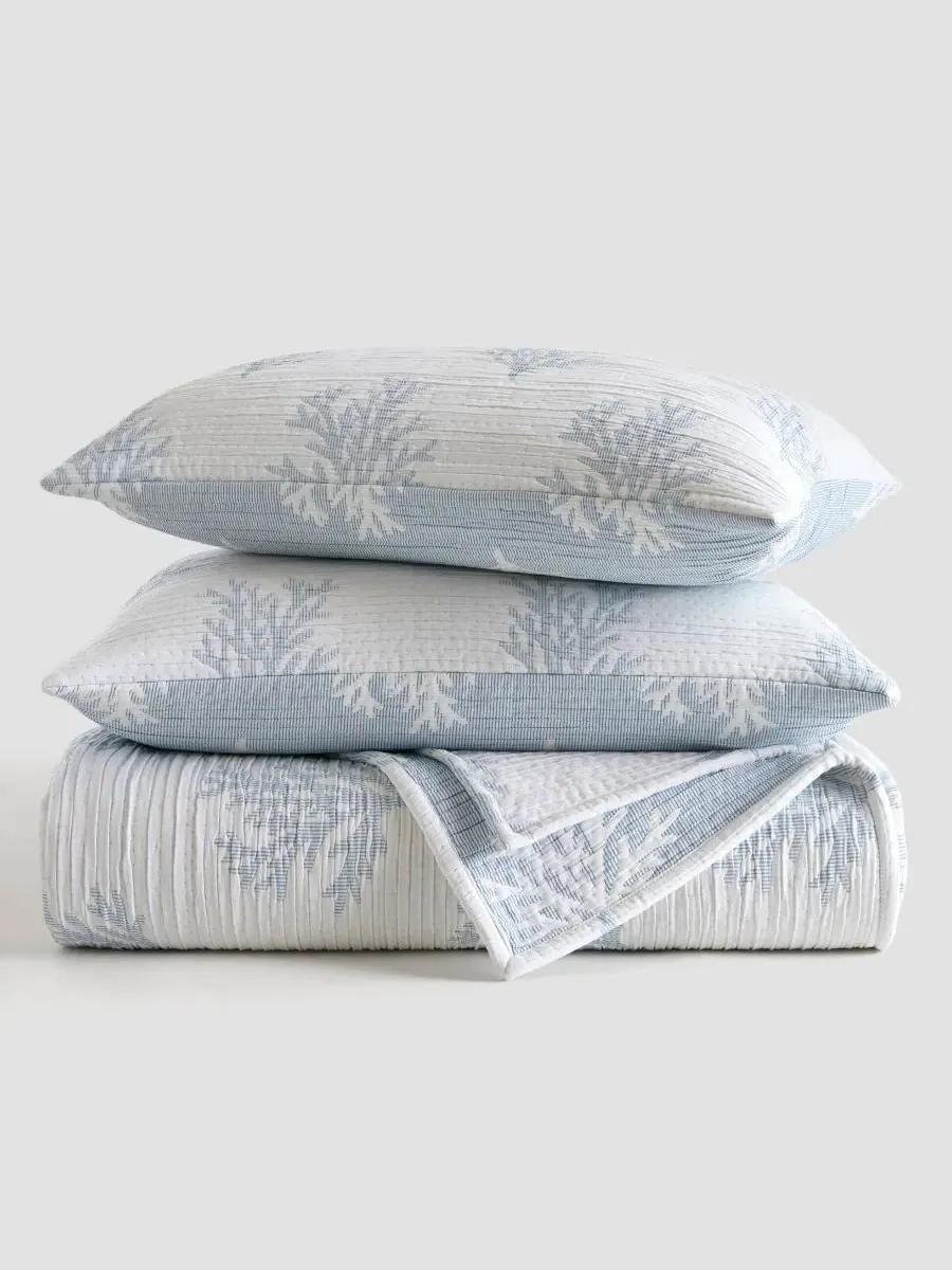 Набор стеганых покрывал Mia Coral Jacquard Reversible Harbor House — изображение 7 из 12, синий