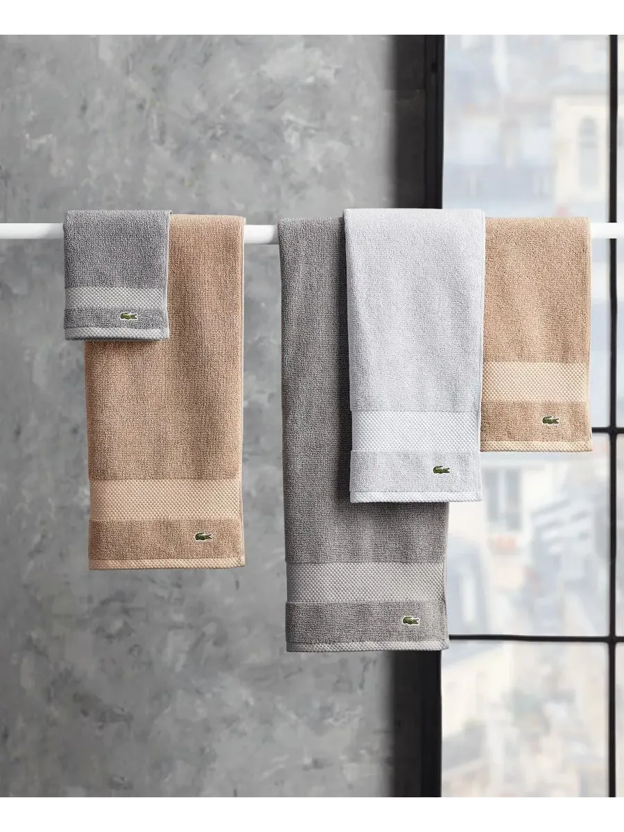 Антимикробная банное полотенце Heritage из хлопка Supima, 89 x 178 см Lacoste Home — изображение 5 из 10, синий
