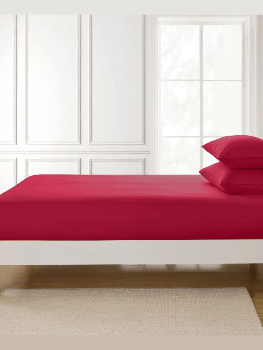 Простыня на резинке из микрофибры 1500 нитей, King Sweet Home Collection — изображение 2 из 4, красный